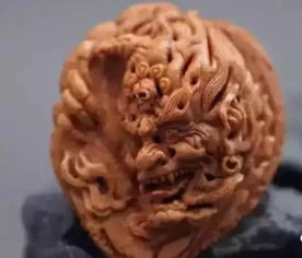桃子谁都吃过,可是如此劲爆的桃核雕刻谁见过