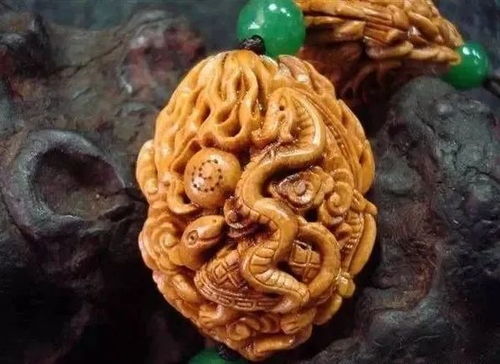桃核做成雕刻,竟然美得这么高大上