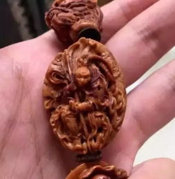 桃子谁都吃过,可是如此劲爆的桃核雕刻谁见过