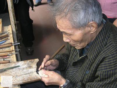 须吟笙的核雕传奇:探索“须派”的艺术之路