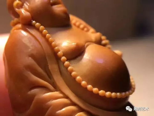 苦涩青果核中绽放的雕刻艺术